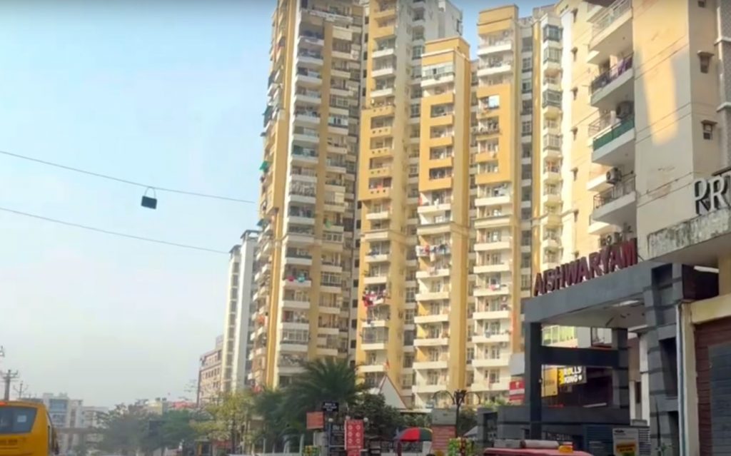 Resale Flats in Gaur City 1 and Gaur City 2 Noida Extension